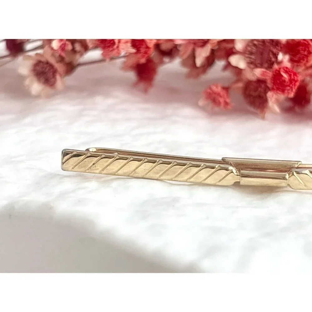 Minimalist Fluted Smooth Gold Toned Vintage Men's Collar Clip | Collar Bar